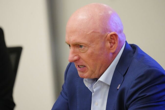 Pentagon threatens to prosecute Senator Mark Kelly by recalling him to Navy service