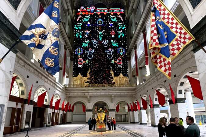 Where to see the most magical holiday light shows around Philly this season