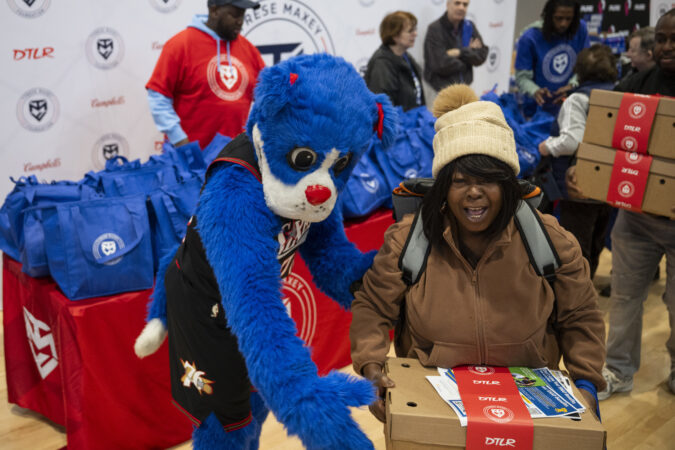 Tyrese Maxey ‘spreads joy’ during his fourth annual holiday turkey giveaway