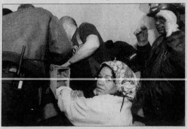 A finger stuck in a laundry machine upset Thanksgiving brunch plans on this week in Philly history