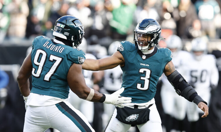 Eagles dominate Raiders in all phases, end losing streak in first shutout since 2018