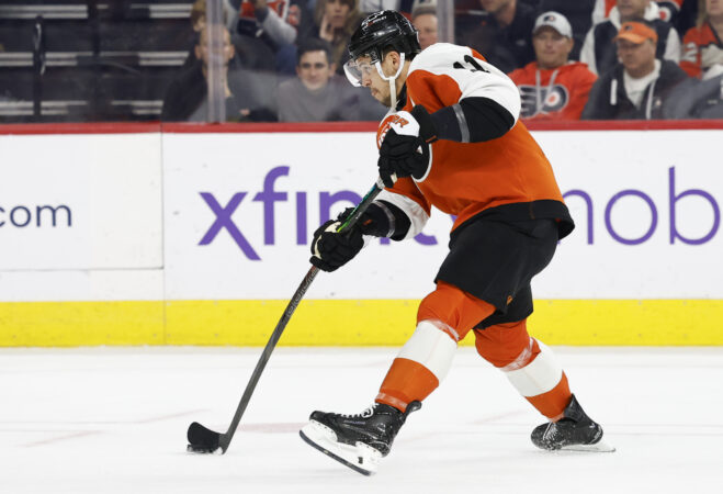 Flyers hold off the Chicago Blackhawks for a 3-1 road win heading into NHL’s holiday break