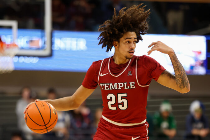 Temple holds off a late Davidson comeback to extend its winning streak to three