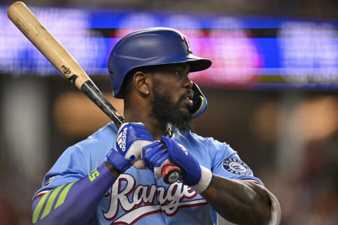 Phillies sign outfielder Adolis García to one-year deal