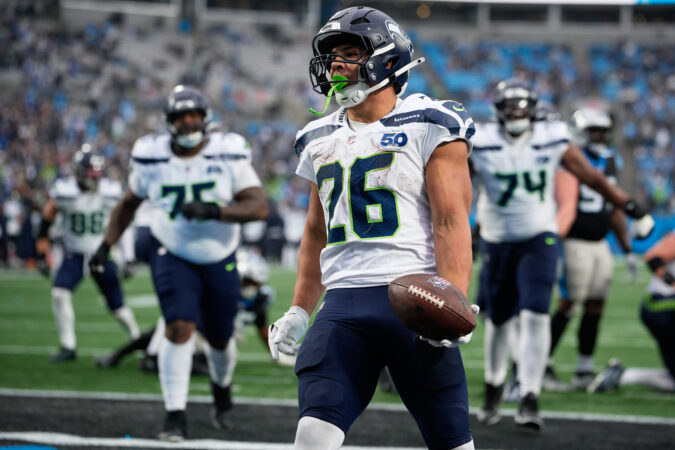 Seahawks close in on NFC’s top seed with 27-10 win over Panthers