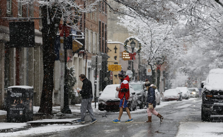 Snow, sleet, and rain moved into Philly overnight, with icy roads a concern on Saturday