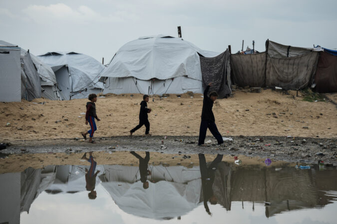 Israel reopens Jordan crossing as pressure builds to advance Gaza truce