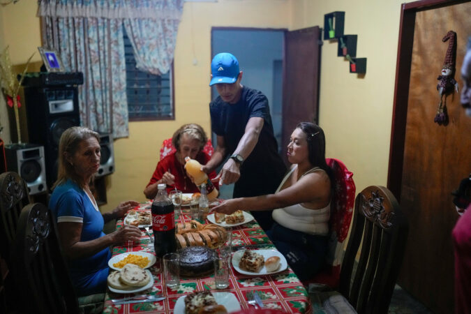 A Venezuelan family’s Christmas: From the American dream to poverty