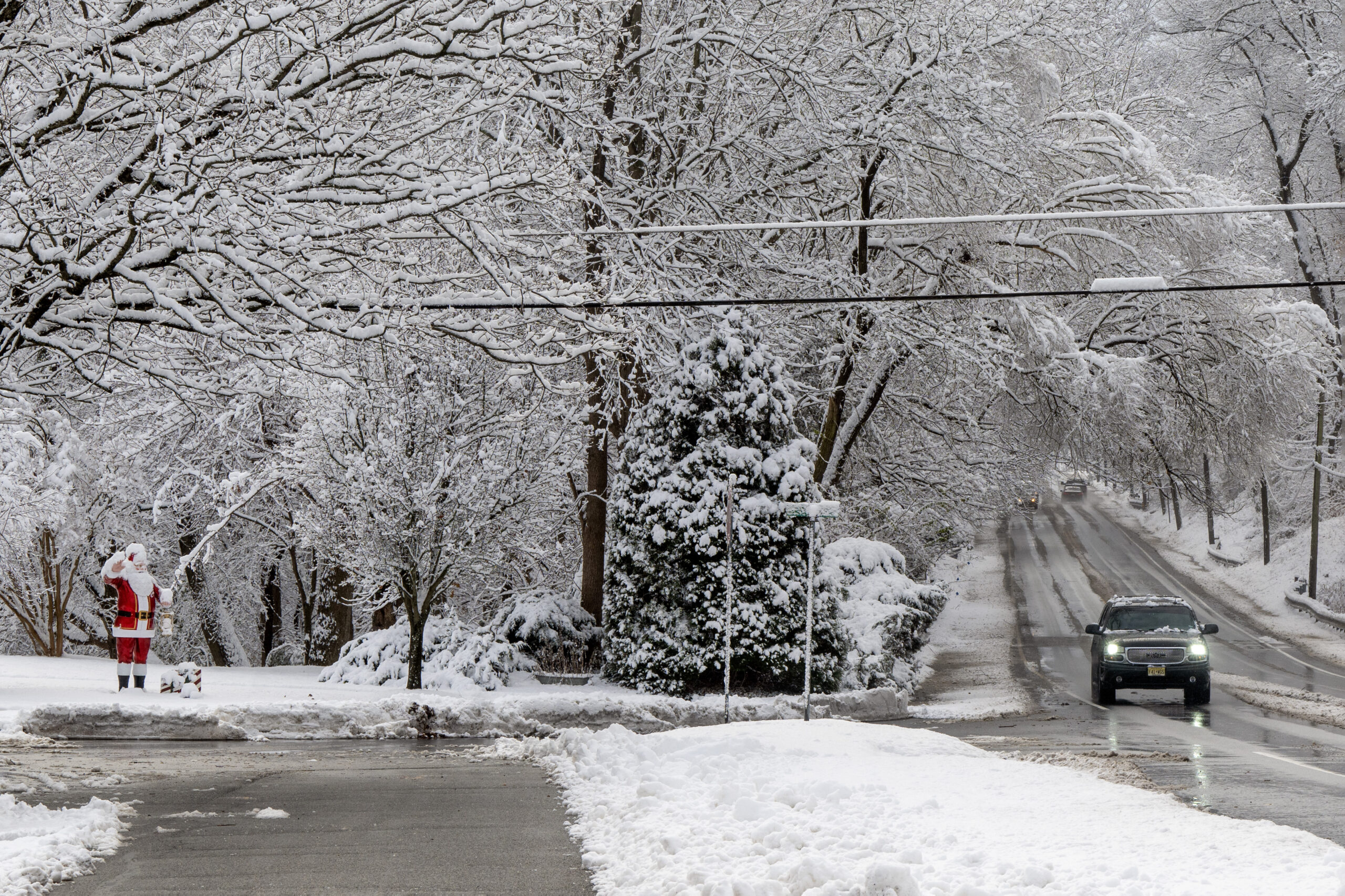 A Santa statue “waves” to drivers along Brace Road in Cherry Hill on Dec. 14, 2025. The Philly region may see its second snowfall of the season on Friday night.