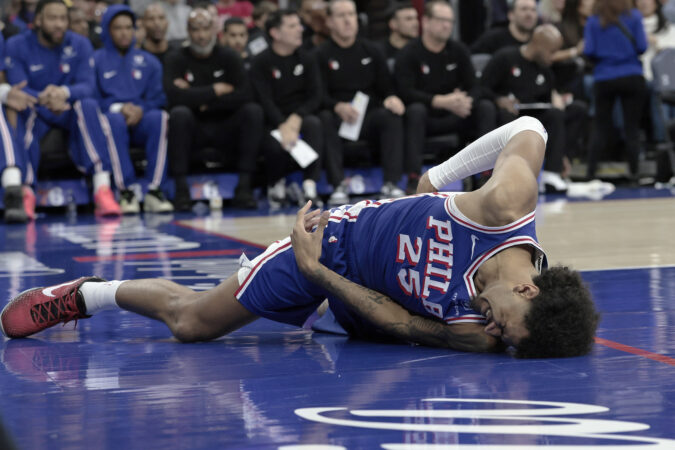 Sixers’ Dominick Barlow leaves Cavaliers game with back contusion