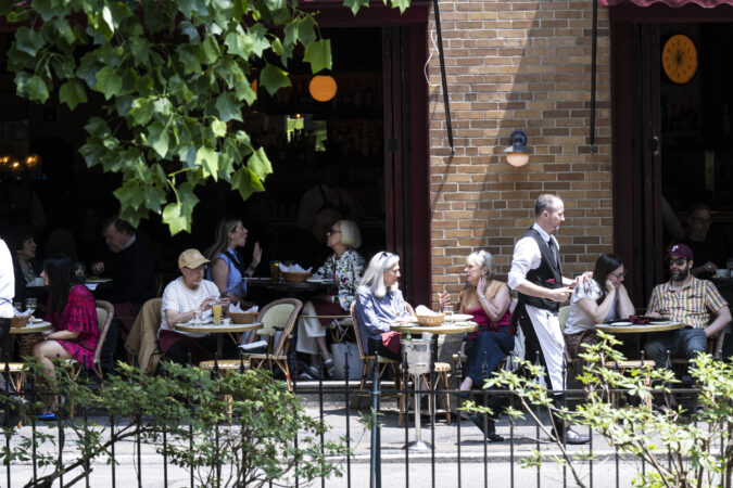 With a snowstorm on the way, Philly-area bars and restaurants weigh their plans: Open or close?