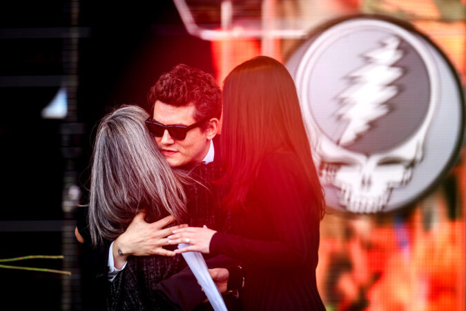 Thousands of fans celebrate life of Grateful Dead guitarist Bob Weir in San Francisco