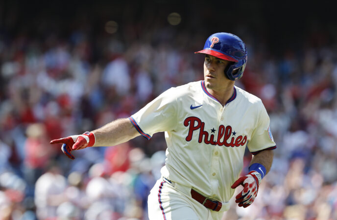 Source: Phillies bring back J.T. Realmuto with a three-year deal after Mets add Bo Bichette