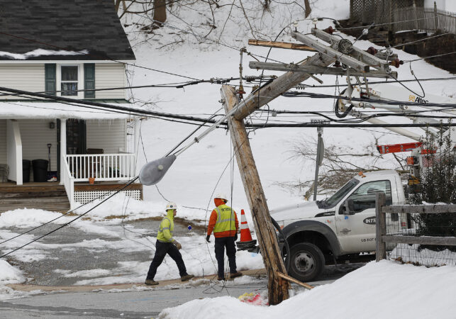 Heavy snow and potentially dangerous icing are expected in Philly this weekend
