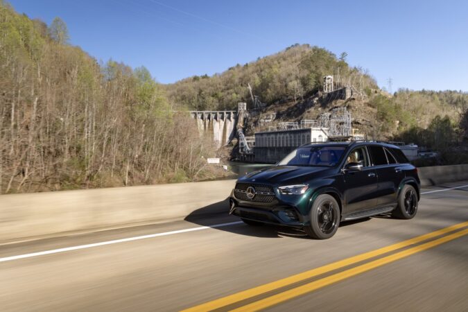 2026 Mercedes GLE 450 SUV: Showing the others how it’s done