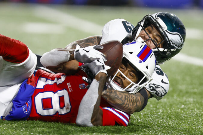 Eagles safety Marcus Epps defends the Bills' Brandin Cooks in last Sunday's 13-12 victory.