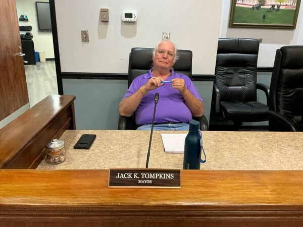 Long under fire, Pemberton mayor resigns after being called uninsurable