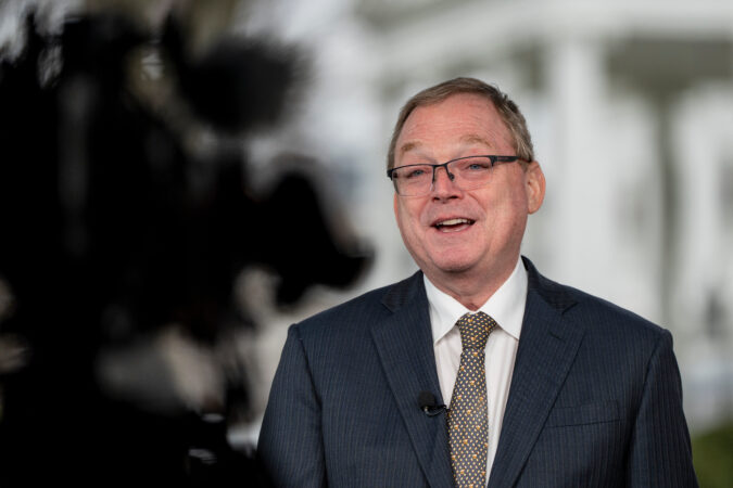 Trump signals Hassett may stay at White House, reshaping Fed chair race