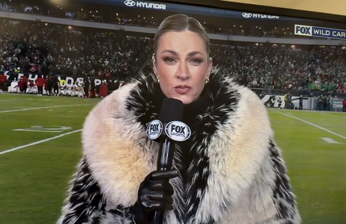 Not emu, not polar bear: Erin Andrews’ coat at Eagles-49ers game gets internet talking