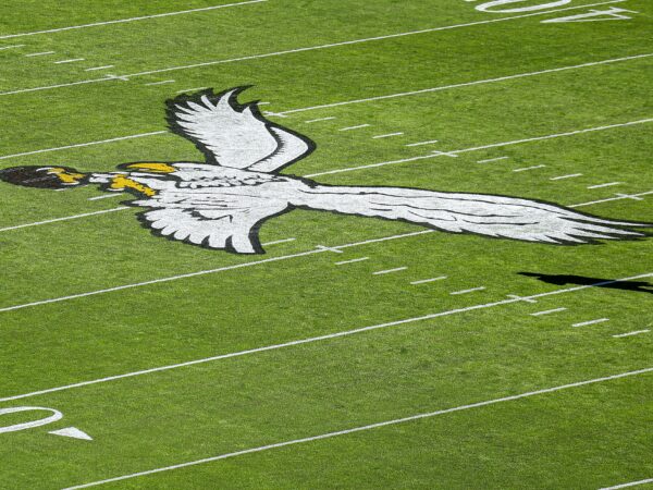 Eagles legend Billy Ray Barnes dies at age 90