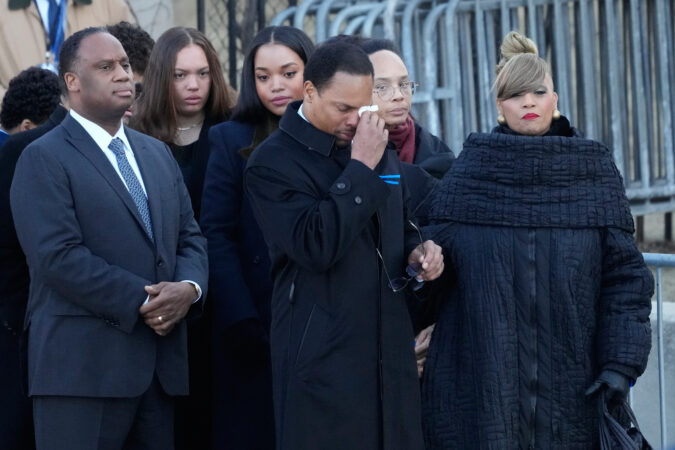Crowds of Chicago mourners pay respects to Jesse Jackson at start of cross-country memorial services