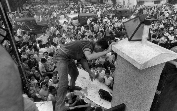 Juan Valdez, 88, the last Marine to leave Vietnam, has died