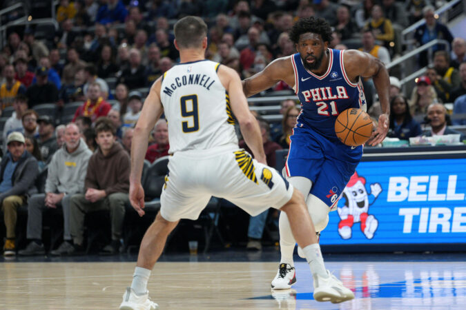 Sixers center Joel Embiid (right) scored 27 points after missing the last five games.