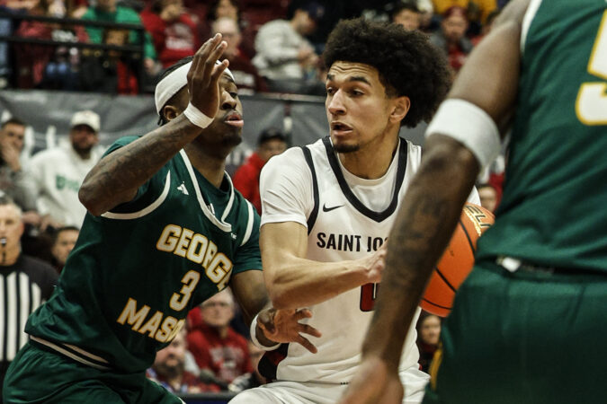 St. Joe’s plays a complete game to roll past George Mason, 81-63