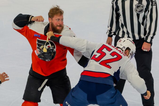 Flyers flip tough guy Nic Deslauriers to Carolina for a conditional draft pick