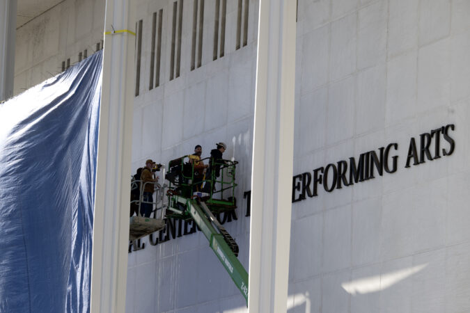 Trump’s plan to close Kennedy Center  for 2 years draws backlash