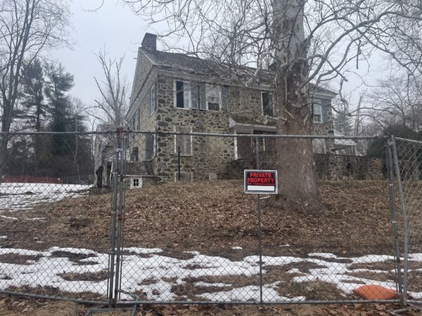 A deteriorating West Goshen house is at the center of a preservation fight