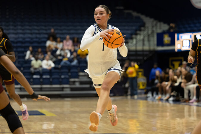 La Salle holds off St. Louis, will face Richmond in the A-10 quarterfinals