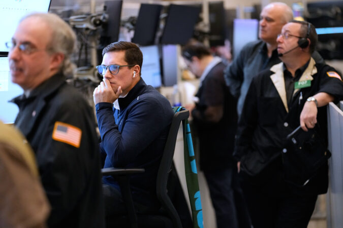 Dow drops 900 as stocks sell off around the world and oil prices leap even higher on war worries