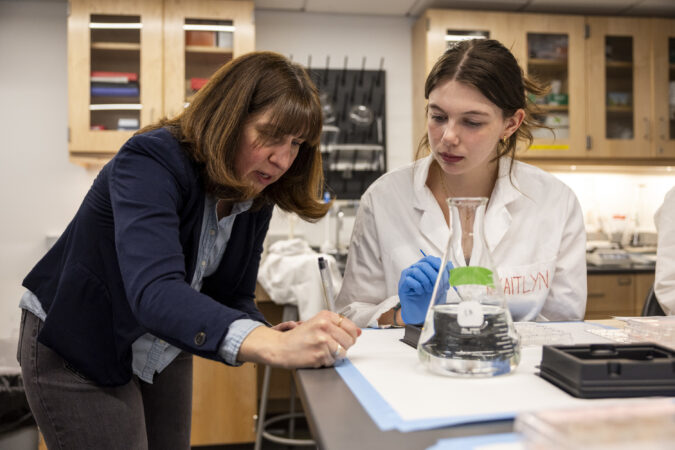 More Philly-area students are majoring in neuroscience, with some wanting to find cures for Alzheimer’s and Parkinson’s