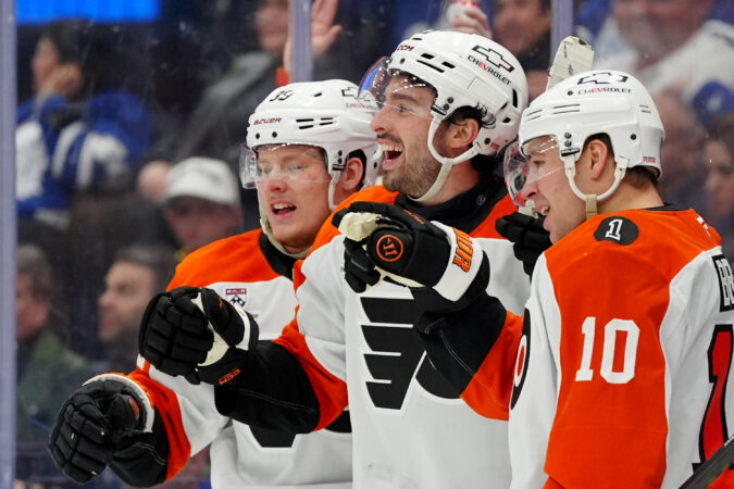 Flyers win third straight with first shootout victory since November in 3-2 win over Maple Leafs
