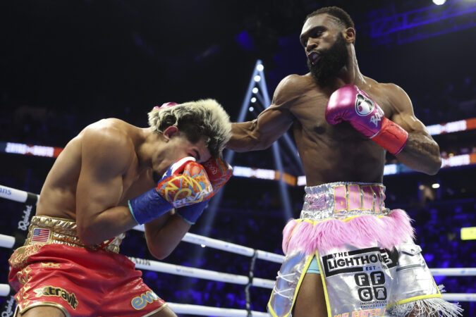 Jaron Ennis knocked out Xander Zayas at the Barclays Center on Saturday.
