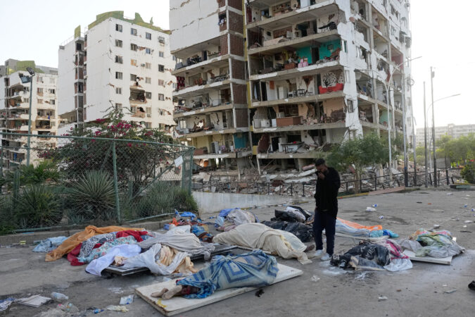 Desperation mounts in Venezuela as earthquake death toll rises to 1,430