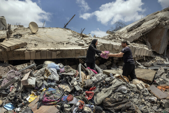 Israel holds to Lebanon truce, with troops kept on defense