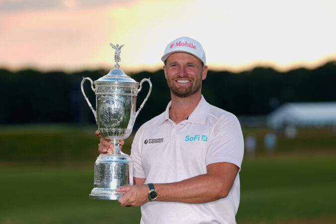 Wyndham Clark avoids record collapse and holds on to win the U.S. Open