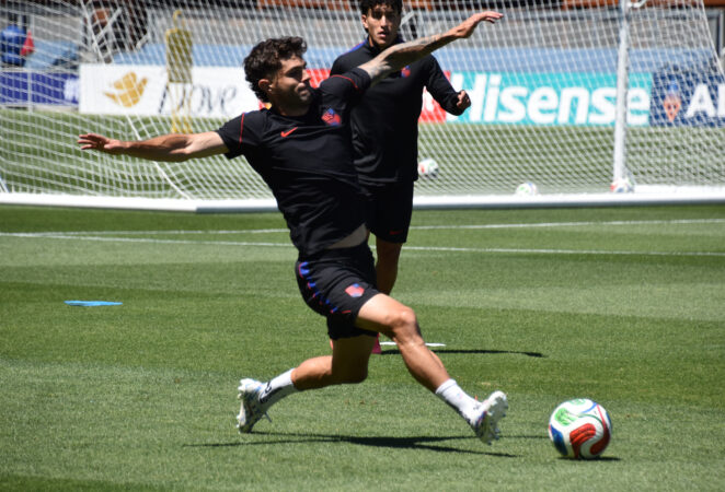 Christian Pulisic works out at a USMNT practice Tuesday at PayPal Park in San Jose, Calif.