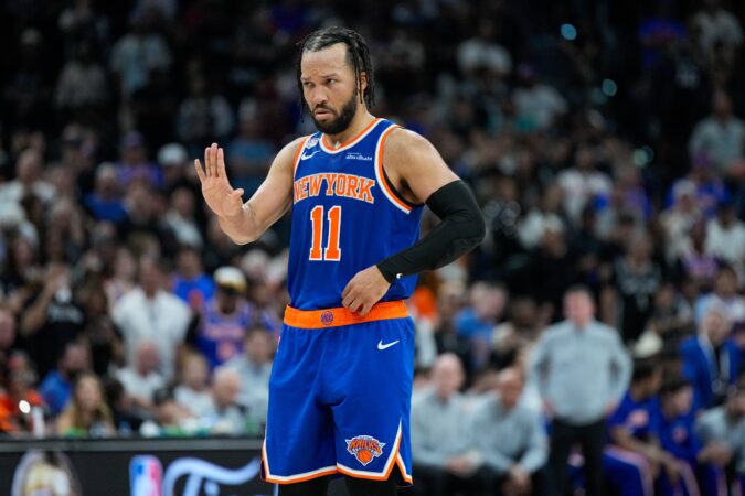 Jalen Brunson has left wrist surgery, Knicks star expected back on court this summer, AP source says