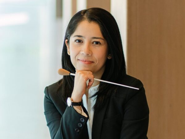 Conductor Sara Aldana